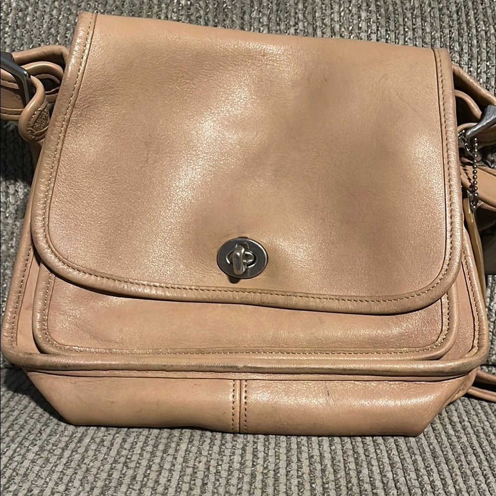 Vintage 90’s Coach Tan Crossbody Rambler 9061